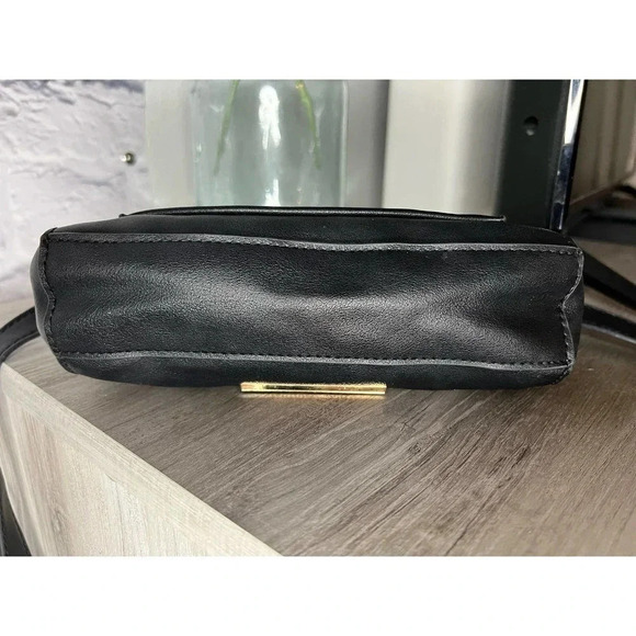 Steve Madden crossbody. - Picture 4 of 6